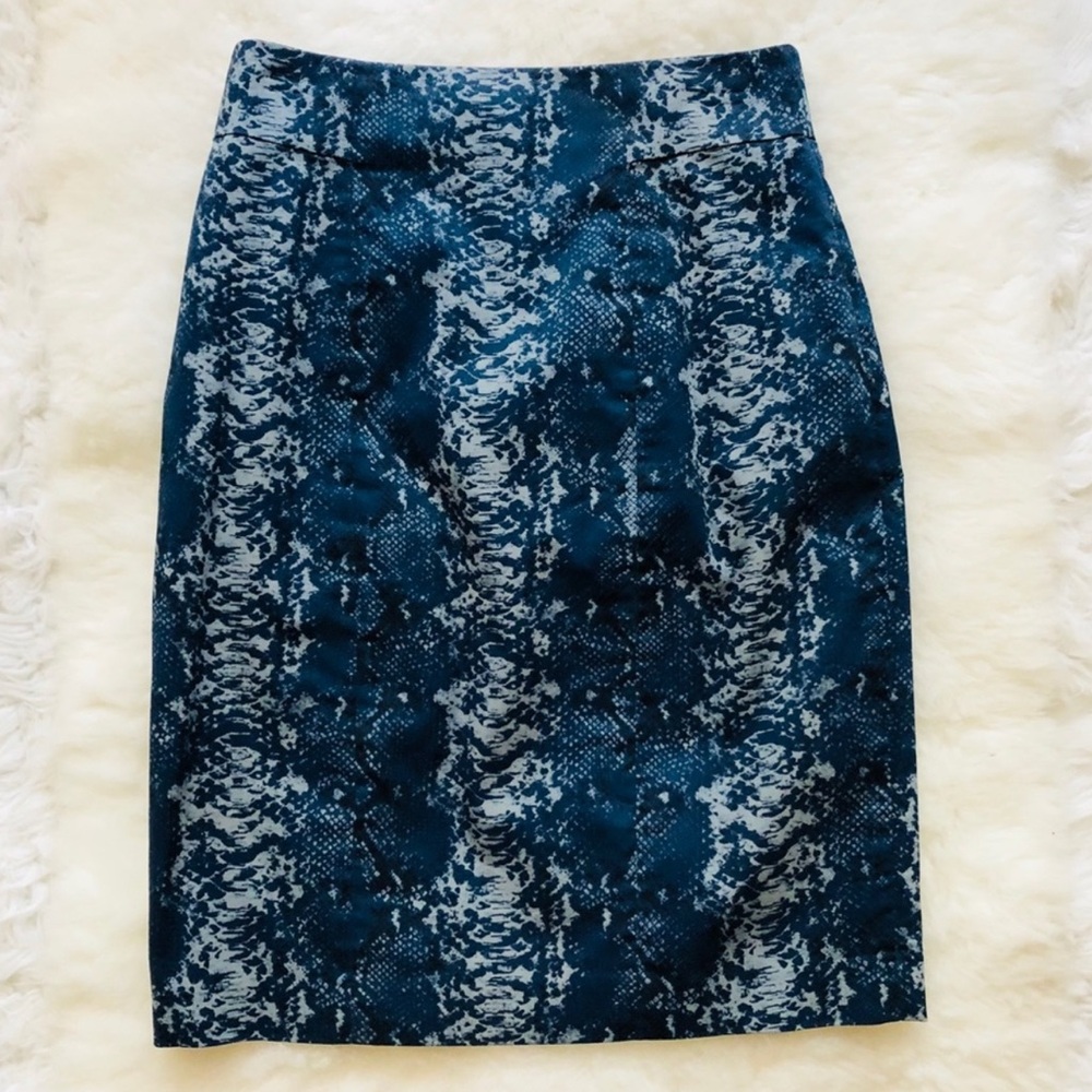TAHARI Blue Snake Skin Print Pencil Skirt Sz 4